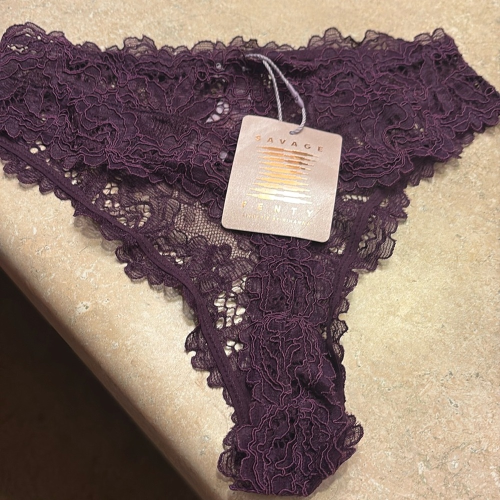 Savage x Fenty Romantic Corded Lace Brazilian Panties Burgundy Size Small